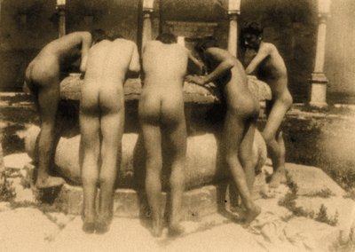 研究五个男孩俯视井，西西里岛，C.1900（棕褐色照片） 作者 威廉·冯·格洛登男爵