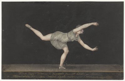 舞蹈家 Annette Köbler 表演 Pas-de-Zephir 作者 巴塞洛缪斯·齐塞尼斯