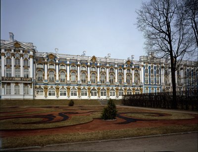 由建筑师 Bartolomeo Francesco Rastrelli (ca. 1700-1771) 1752-1756, Pushkin (Pushkin) 俄罗斯实现的宫殿凯瑟琳 (Tsarskoie Selo 或 Tsarskoye Selo) 的视图 作者 Bartolomeo Franceso Rastrelli