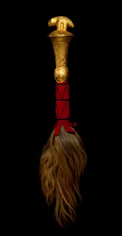 飞拂，阿寒，象牙海岸（木头，金叶和动物毛） 作者 Baule Culture Baule Culture