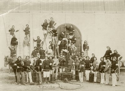 Zichron Yaacov的消防员小组射击，c.1898-1900 作者 伯纳德·爱德斯坦