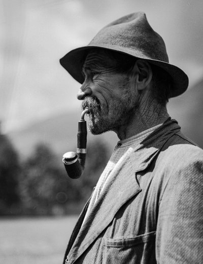 叼着烟斗的意大利乡下人或农民 作者 伯纳德·罗杰斯