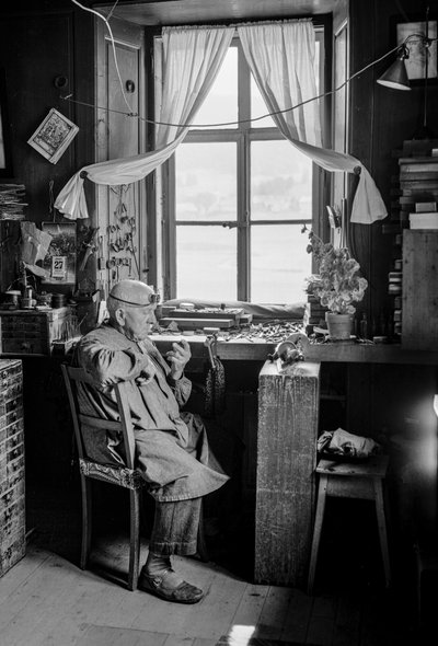 意大利钟表匠与他的工具和工作台 作者 伯纳德·罗杰斯