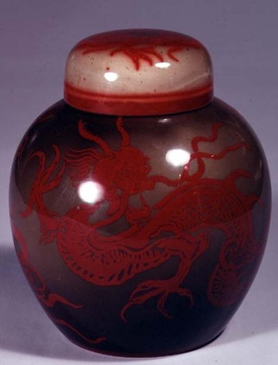 由Hilda Beardmore装饰的姜罐和盖子 作者 Bernard Moore