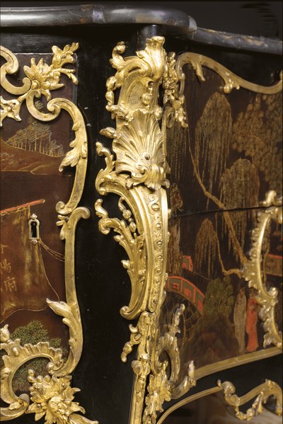 路易十五便桶，约1740年（ormolu安装的中国黑色，彩色和镀金漆，蛇纹石，大理石和弗尼斯） 作者 伯纳德·范·里森堡