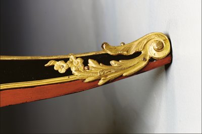 路易十五便桶，约1740年（ormolu安装的中国黑色，彩色和镀金漆，蛇纹石，大理石和弗尼斯） 作者 伯纳德·范·里森堡
