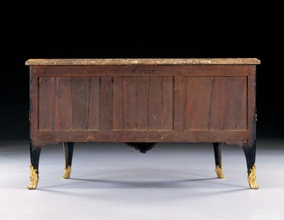 马桶，约1745年（安装在日本moloru漆器和黑檀木） 作者 伯纳德·范·瑞森伯格二世