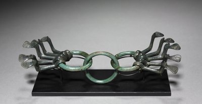 大锅装饰品，约公元前1200年 作者 青铜时代