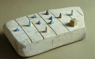 游戏板与玩具，来自约旦的Tell Beit Mirsim，公元前1200年（石灰石） 作者 青铜时代