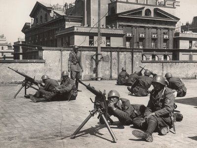 第二次世界大战期间罗马的防空演习。(b/w照片) 作者 布鲁尼 布鲁尼