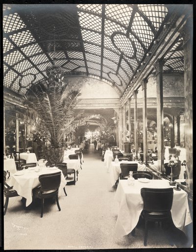 Hotel Imperial酒店的餐厅，1904年（银色明胶印刷） 作者 拜伦公司