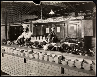 1919年Commodore酒店厨房展示冷肉（银色明胶印刷） 作者 Byron Company