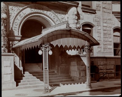 Hotel Earlington酒店入口，纽约西27街55号，1906年（银色明胶印刷） 作者 拜伦公司