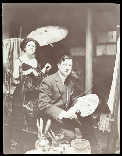 Harrison Fisher and Model，1908-9（银色明胶印刷） 作者 Byron Company