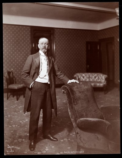 亨利亚瑟琼斯，1905年（银色明胶印刷） 作者 Byron Company