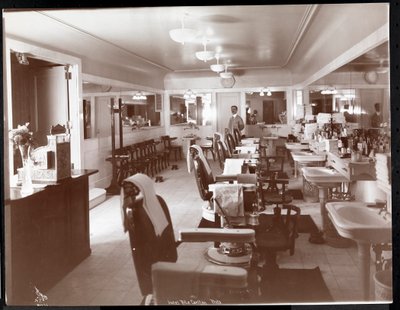 1913年费城丽思卡尔顿酒店的理发店（银色明胶印刷） 作者 拜伦公司