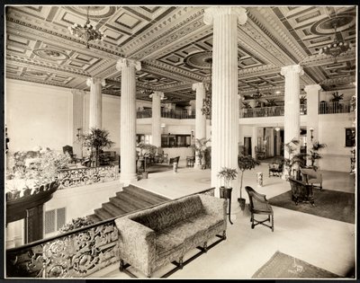 1916年新泽西州纽瓦克Robert Treat酒店的入口和大堂（银色明胶印刷） 作者 拜伦公司