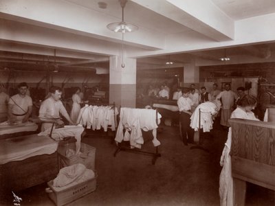 Hotel McAlpin酒店的洗衣房，1913年（银色明胶印刷） 作者 Byron Company