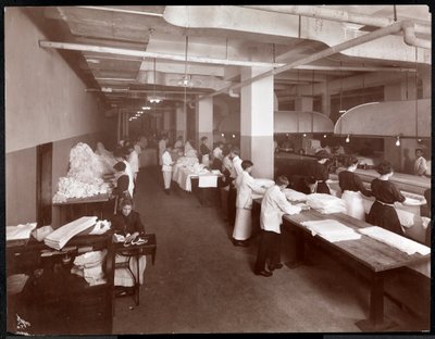Hotel McAlpin酒店的洗衣房，1913年（银色明胶印刷） 作者 Byron Company