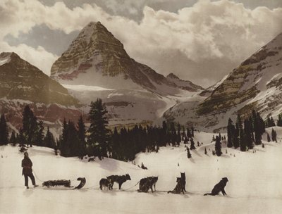 阿西尼博因山（彩色照片） 作者 拜伦·希尔·哈蒙（Byron Hill Harmon）