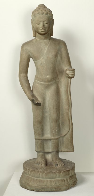 站在佛陀，来自Tuol Ta Hoy，Vat Phnom，Udong（砂岩） 作者 柬埔寨学派