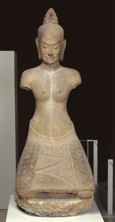 Jayarajadevi雕像以佛教神塔拉或Prajnaparamita（砂岩）为幌子 作者 柬埔寨学派