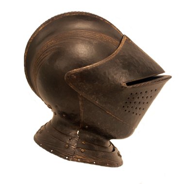 现场用近盔，约1535-40（带有镀金，压花和切割装饰的火蓝色钢） 作者 卡雷莫洛（attr.to）Modrone