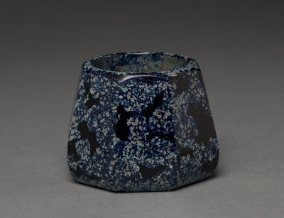 花瓶，约1906年 作者 卡尔·戈德堡