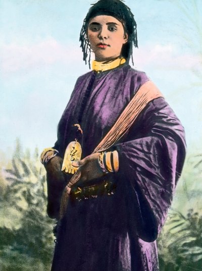 摩洛哥，年轻女性肖像，图片日期：约 1910 年。卡尔-西蒙档案馆 作者 卡尔·西蒙