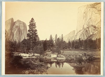 下到山谷，埃尔卡皮坦和大教堂岩 作者 Carleton E. Watkins