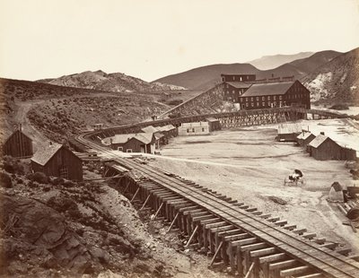 尤里卡石英磨坊和水槽，内华达州，1875年，约1876年印刷。 作者 卡尔顿·埃蒙斯·沃特金斯