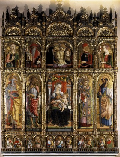 多面体展示的是皮耶塔，下层是带孩子的圣母。 作者 卡洛·克里维利（Carlo Crivelli）