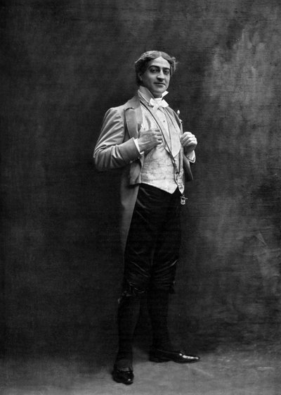 法国喜剧演员Max Dearly (1874-1943)在巴黎的歌剧 "Die Fledermaus"（《蝙蝠》）中扮演Tourillon，照片由Cautin和Berger拍摄，来自法国报纸《Le Theatre》，1904年5月。 作者 考丁和伯格
