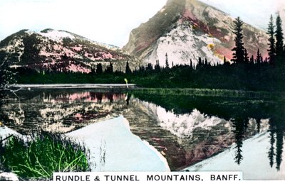 加拿大艾伯塔省班夫的Mount Mount Rundle and Tunnel，c1920年代。 作者 Cavenders有限公司