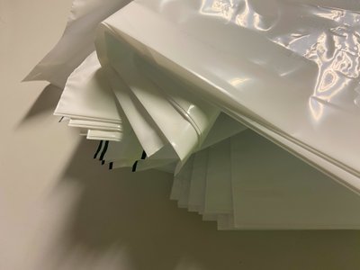 构成 - 塑料, 2022 (照片) 作者 塞西尔·贾梅特