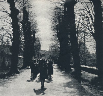 教堂游行，1941年 作者 塞西尔·比顿（Cecil Beaton）
