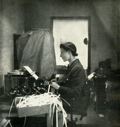 代码和密码官，c1943。 作者 塞西尔·比顿（Cecil Beaton）
