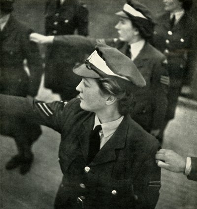 下士和军校生，c1943。 作者 塞西尔·比顿（Cecil Beaton）