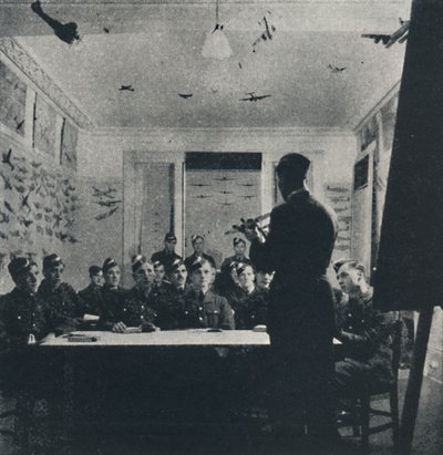 训练基础：飞机识别，1941年 作者 塞西尔·比顿（Cecil Beaton）