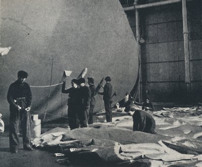 脐带，1941年 作者 塞西尔·比顿（Cecil Beaton）