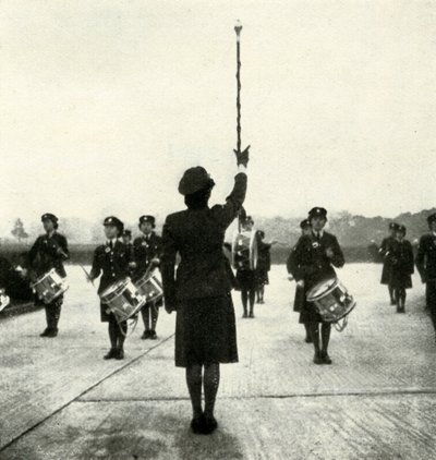 WAAF游行乐队，c1943。 作者 塞西尔·比顿（Cecil Beaton）