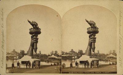 1876年费城百年纪念展上展出的巨大手电筒“自由” 作者 百年摄影有限公司