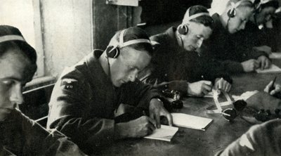电信培训，1941年。 作者 查尔斯·布朗