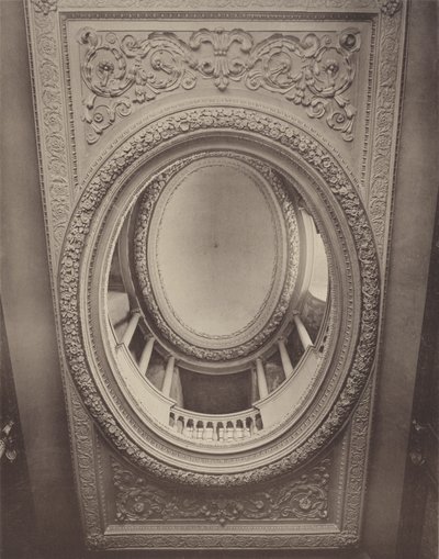 Ashburnham House，威斯敏斯特，在楼梯上的冲天炉 作者 查尔斯·拉瑟姆（Charles Latham）