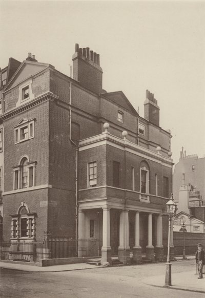 Corner House，South Audley Street，West 作者 查尔斯·拉瑟姆（Charles Latham）