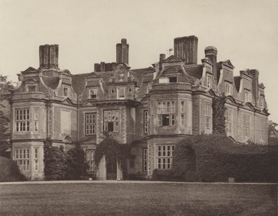 Swateley Hall，Uxbridge，入口前面 作者 查尔斯·拉瑟姆（Charles Latham）