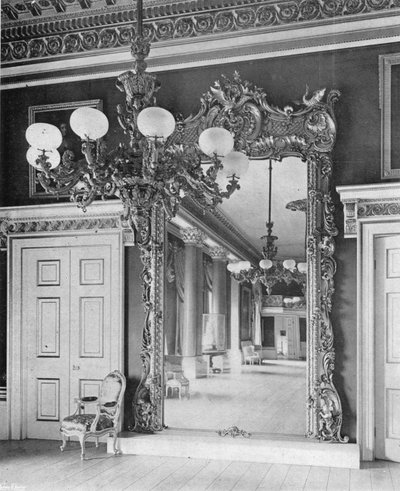 The Ballroom--A Reflection (b/w photo) 作者 查尔斯·拉瑟姆（Charles Latham）