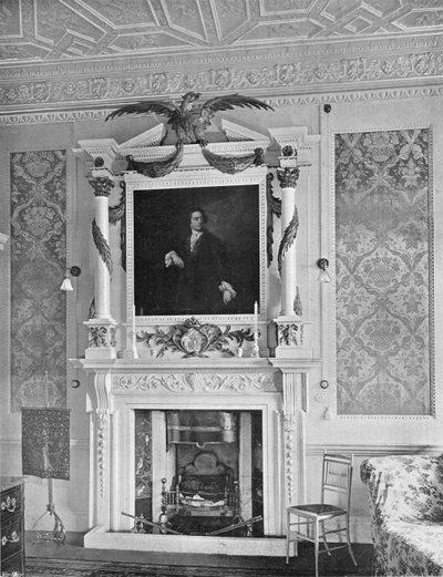 “Redlynch Room”中的大理石烟囱（黑白照片） 作者 查尔斯·拉瑟姆（Charles Latham）