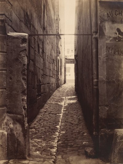 从Huchette街看Rue du Chat-qui-Pêche，约1868年。 作者 查尔斯·马维尔