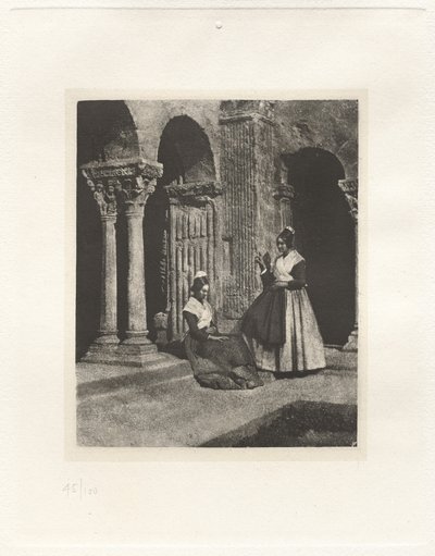 Planche II - Deux Arlesiennes Dans le Cloître de Saint-Trophime d